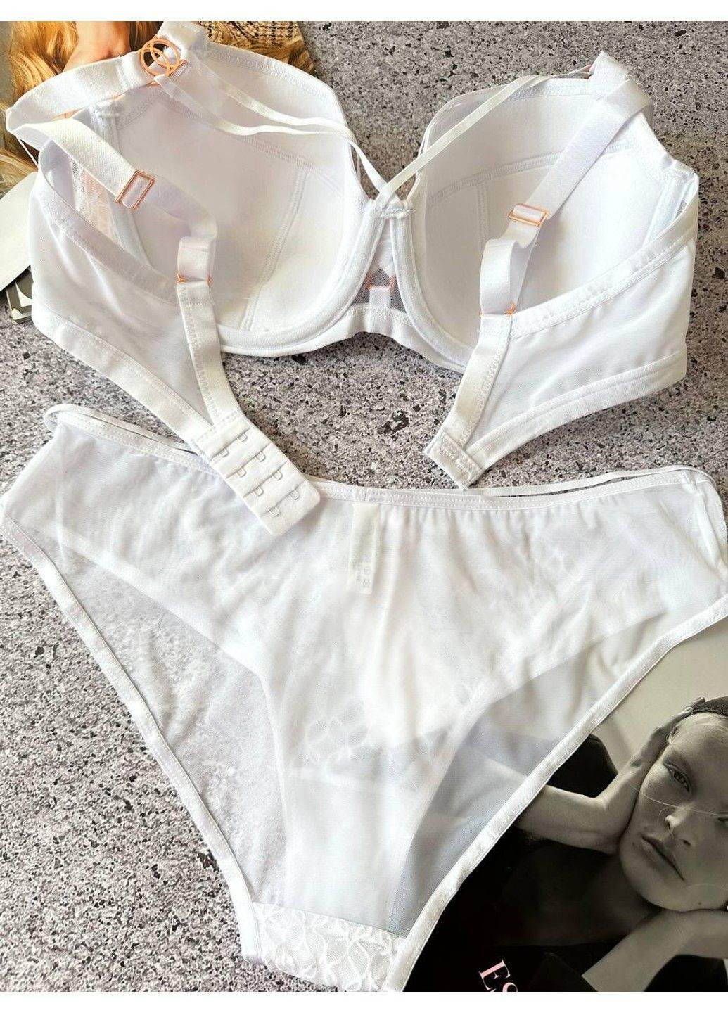 Білий комплект білизни з портупеєю — бюст на тонкому поролоні + трусики-сліпи білий Lanny Mode
