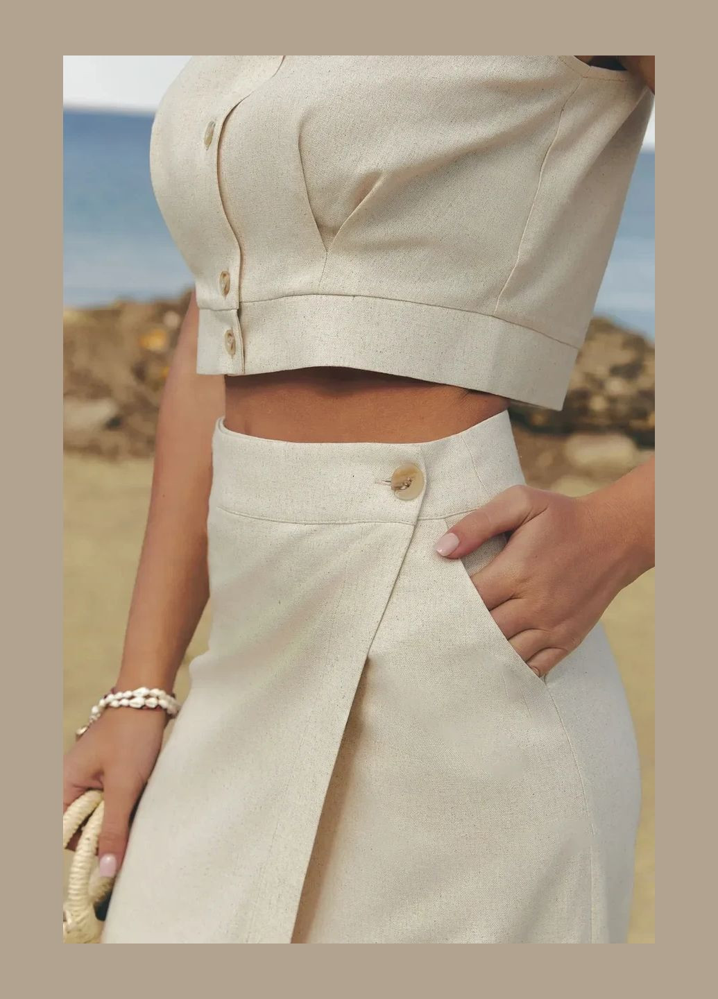 Бежевая юбка на запах на пуговице. бежевый Seventeen