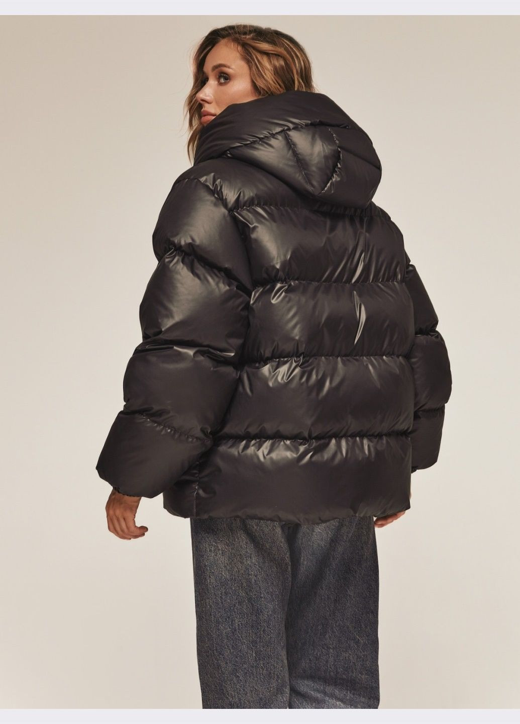 Чорна зимня пуфер чорного кольору зі знімним капюшоном Dressa