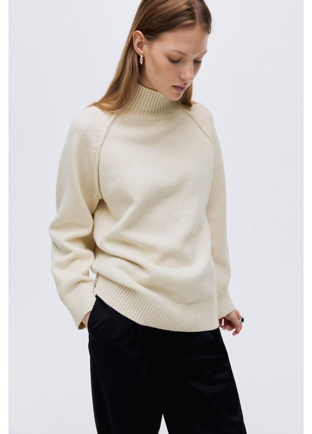 Светло-бежевый зимний женский свитер реглан с высоким воротником-стойкой оверсайз н&м (58605) м светло-бежевый H&M