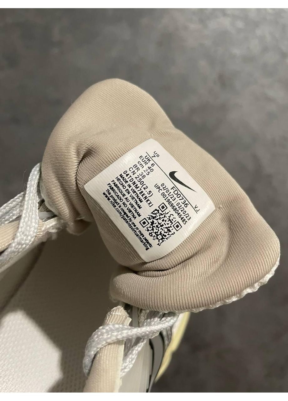 КРОСІВКИ ЖІНОЧІ NIKE V2K RUNTEKK SUMMIT WHITE METALLIC SILVER НАЙК В2К РАНТЕКК No Brand бежеві демісезони (368855763)