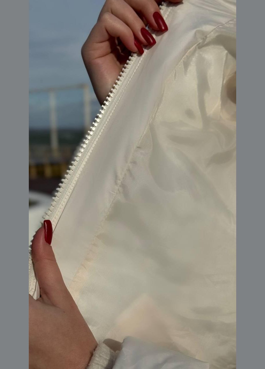 Молочное зимнее Пальто женское зимнее молочного цвета однобортное No Brand