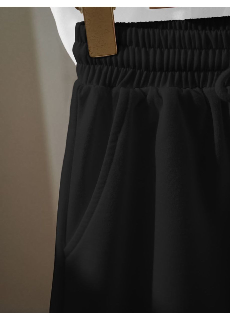 Женский костюм с футболкой и шортами Україна (350935553)