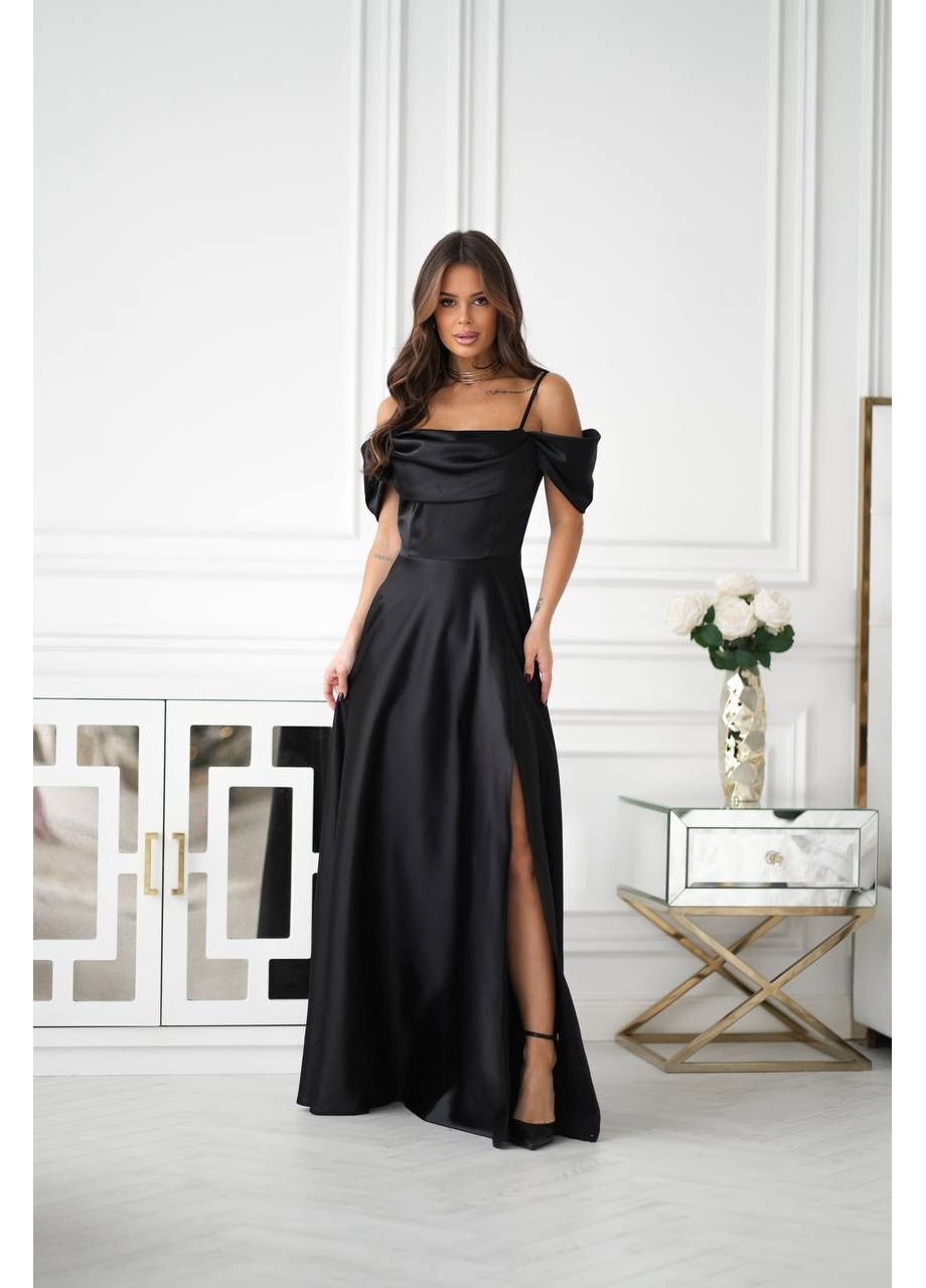 Чорна святковий, вечірня атласна сукня максі зі спущеними рукавами та драпіруванням MonCher