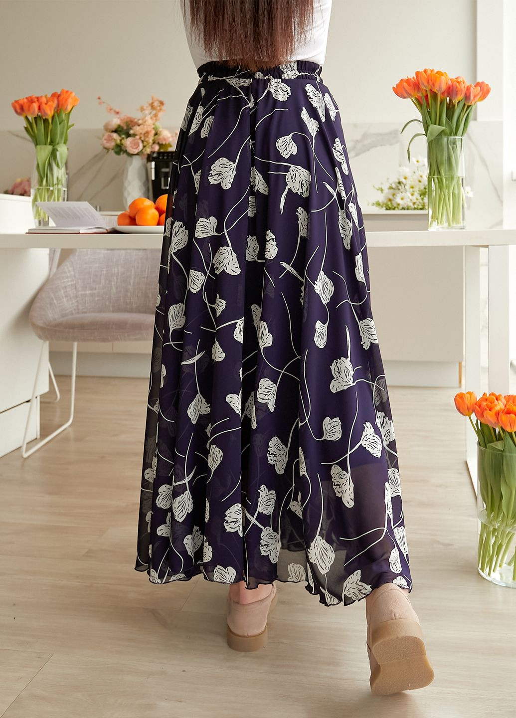 Темно-синяя повседневная, кэжуал цветочной расцветки шифоновая юбка-макси клёш No Brand клешированная, колокол, а-силуэта (трапеция)