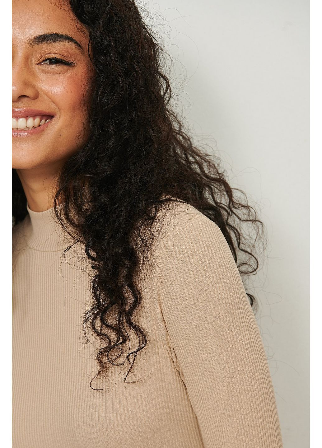 Бежевое платье демисезон,бежевый, NA-KD