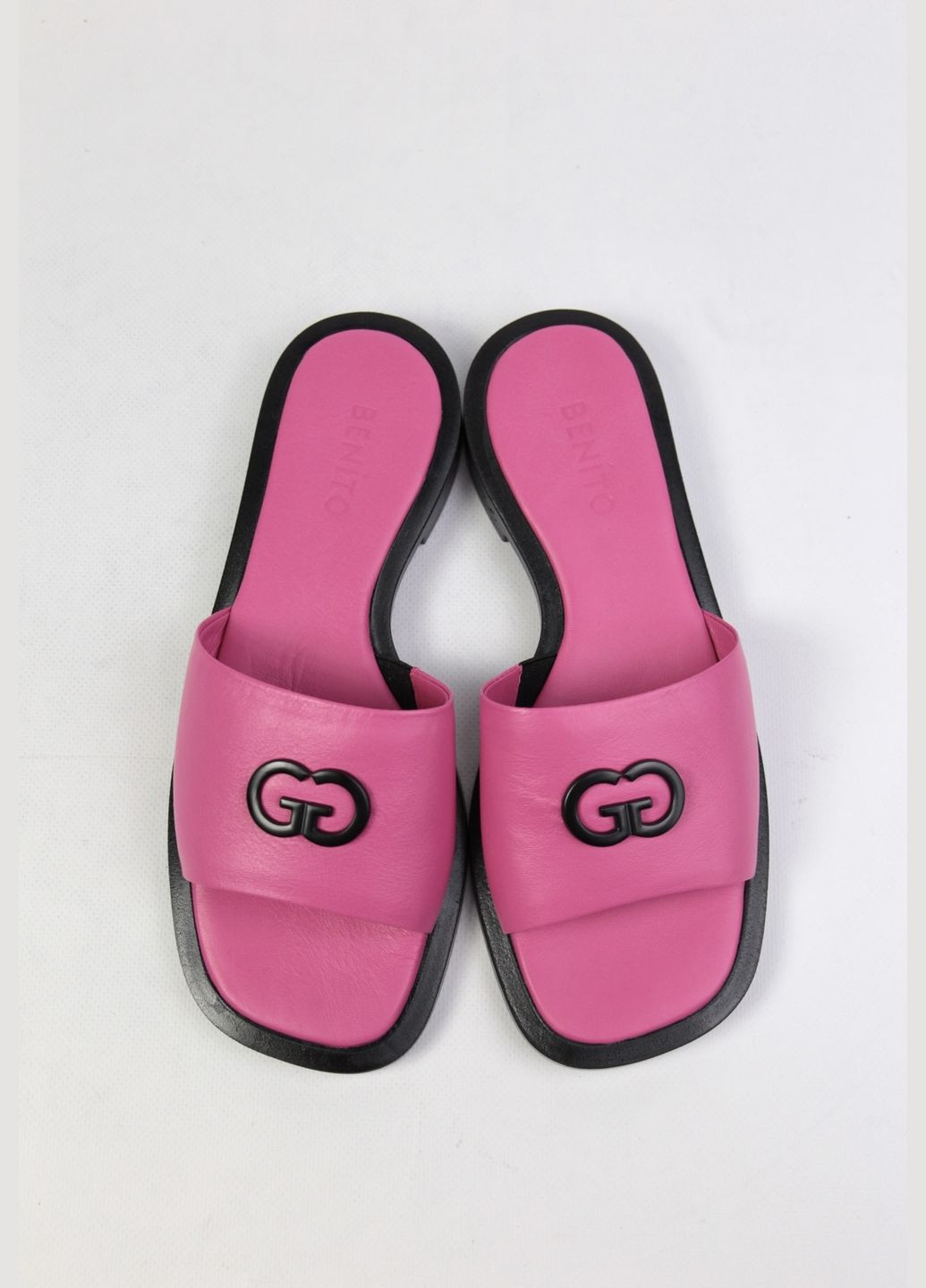 Розовые шлепанци Benito