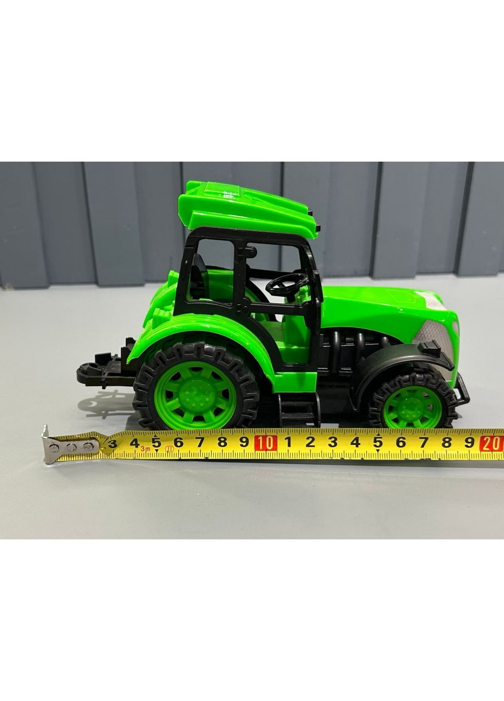 Трактор на радіокеруванні зі світловими ефектами 19см Зелений (CR1922) No Brand (366969787)