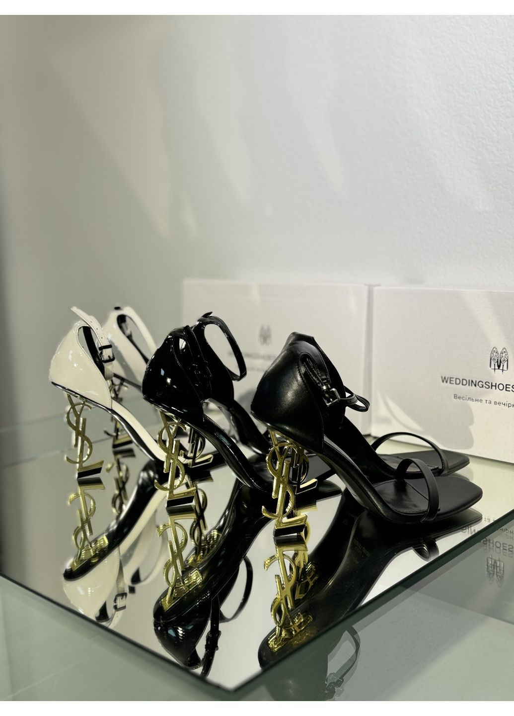 Святкові босоніжки Opium на фігурному золотому підборі No Brand (351394333)