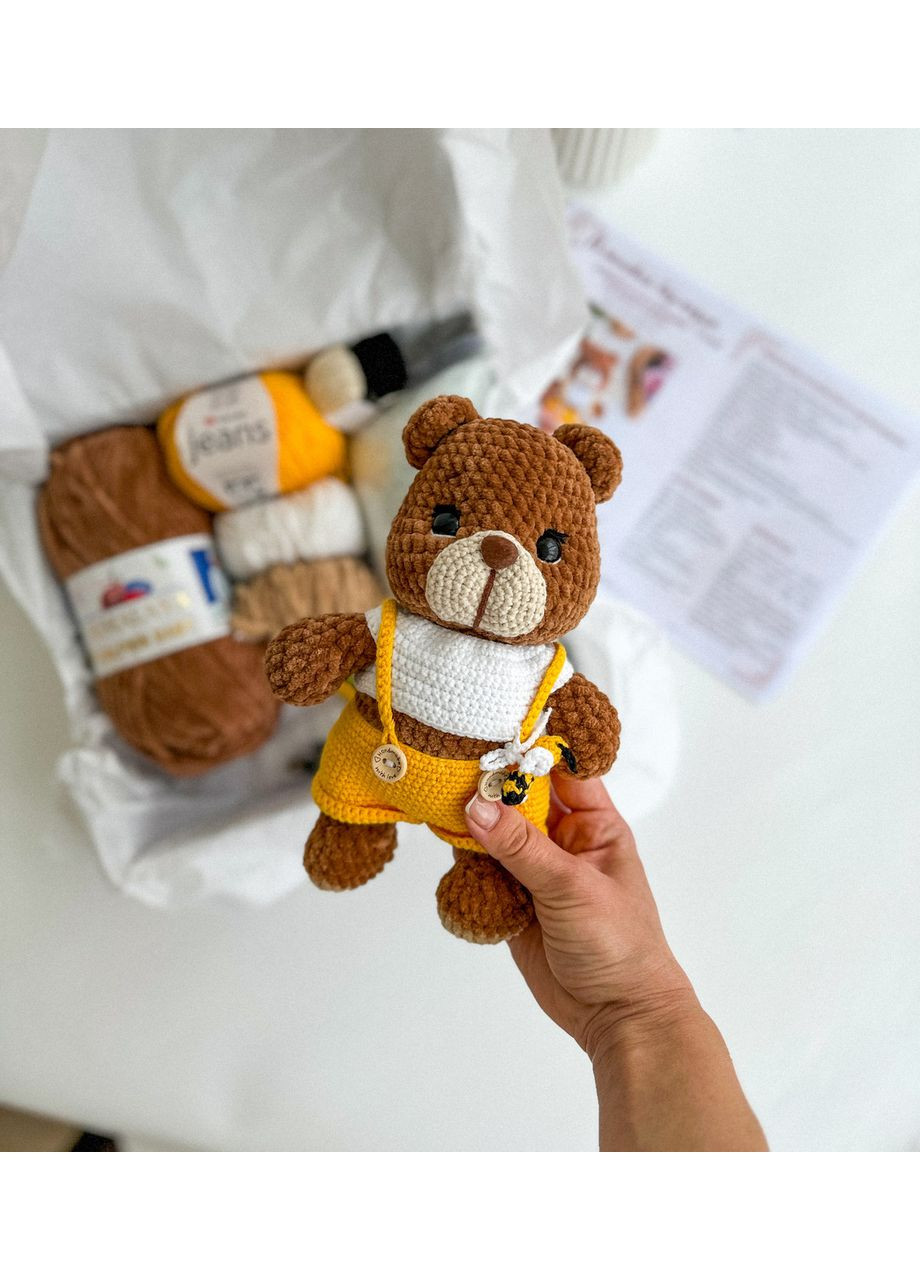 Набір для в'язання з покроковою інструкцією "Ведмедик в одязі " (20 см) No Brand (352474103)