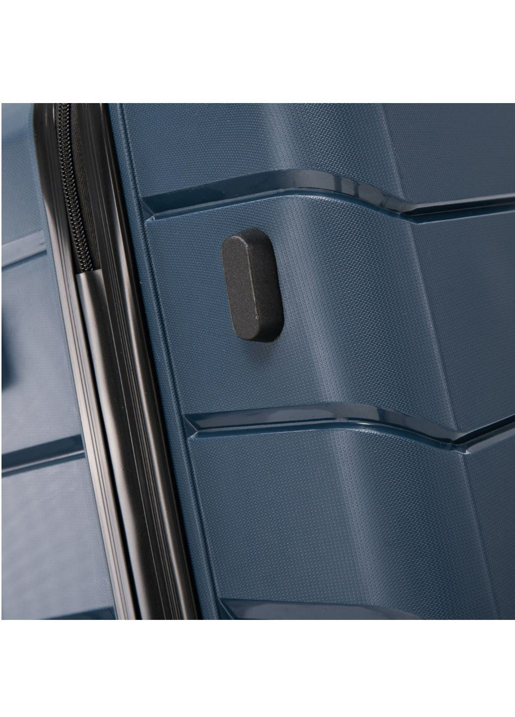 Валіза поліпропіленова середня 69 см Wings PP06 (322313019)