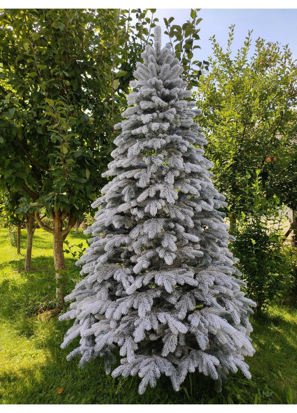 Литая Элитная елка искусственная заснеженная 2,10м. Елка искусственная белая литая с металлической разборной подставкой Xatynka (363057979)