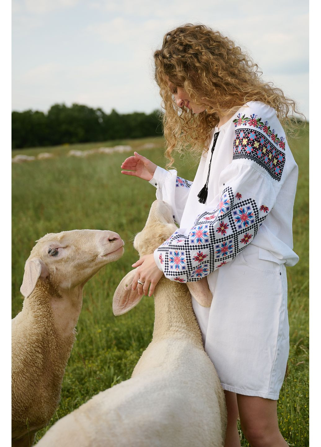 Біла вишиванка жіноча "веснянка" (65% льон), багатоколірна вишивка хрестиком, блузка м MOTYV візерунок геометричний льон (370372712)