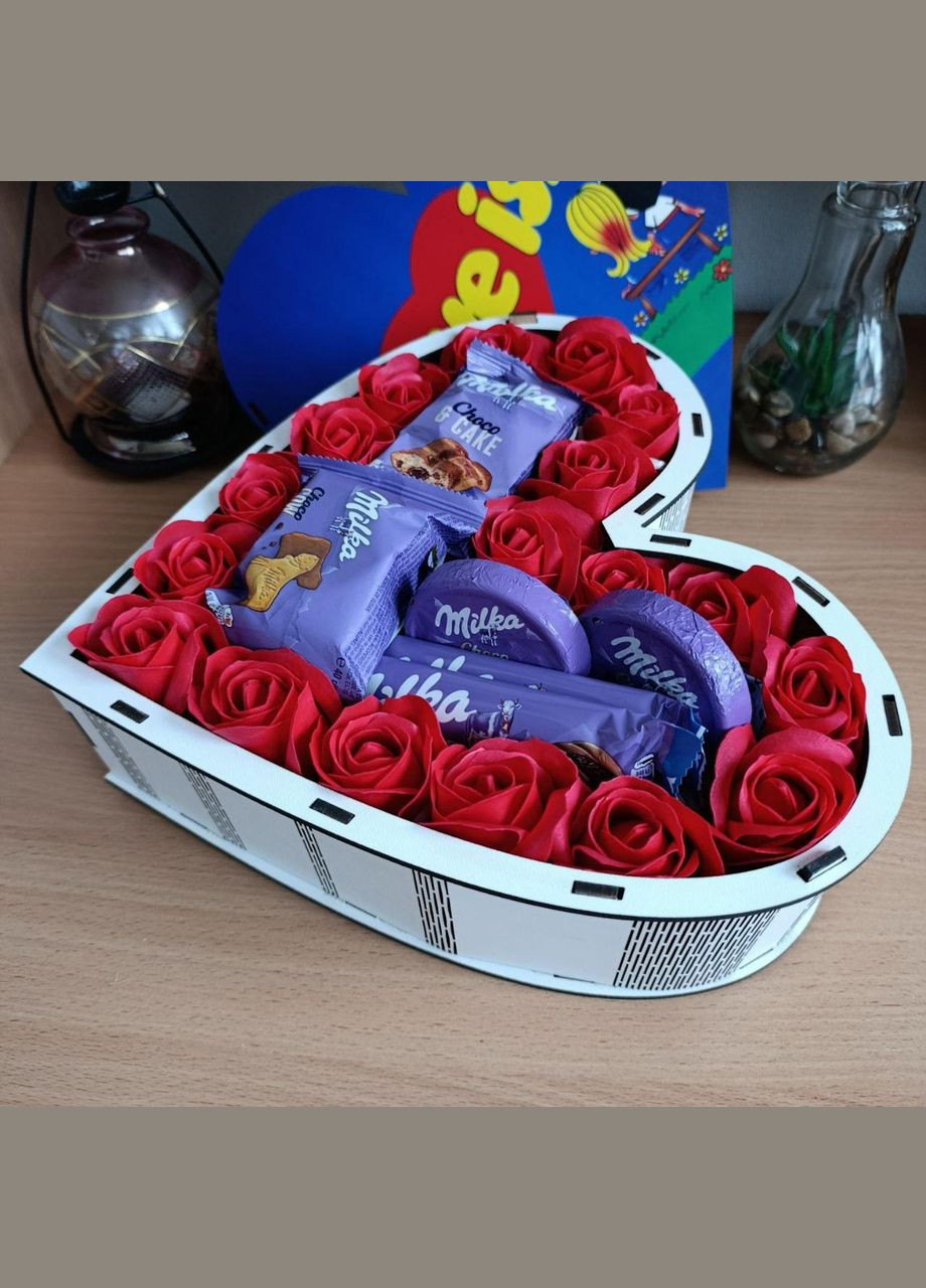 Подарунковий бокс серце з солодощами Milka та трояндами для дівчини (ar171) No Brand (317775922)