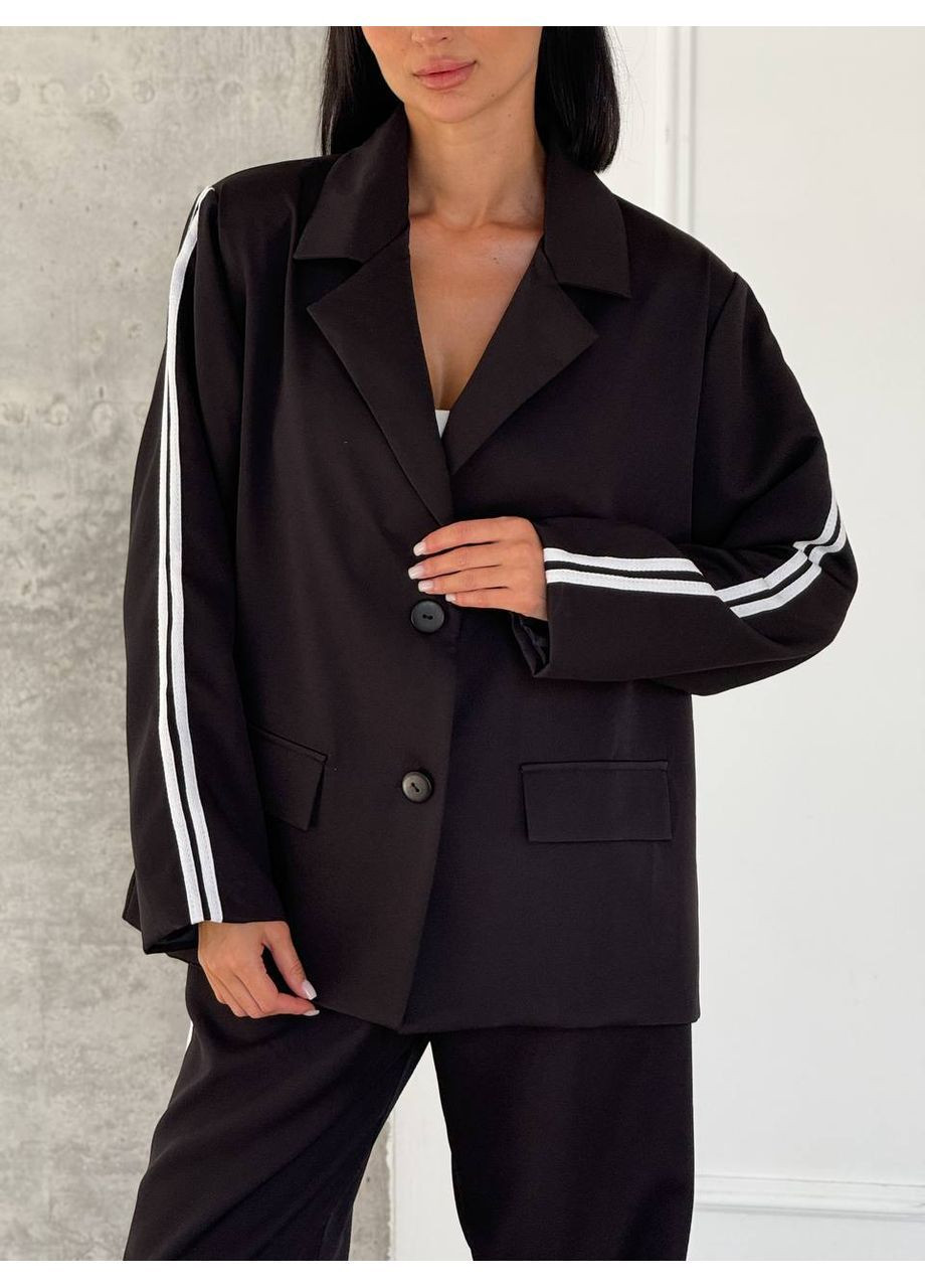 Костюм с лампасами – стиль и комфорт в каждой детали. No Brand (365639423)