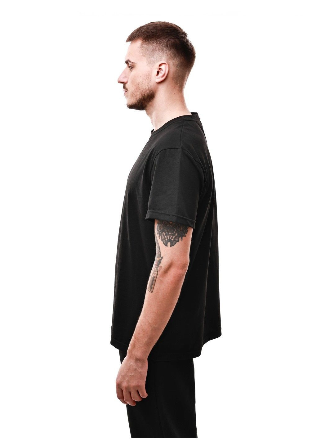 Черная футболка мужская Dioni