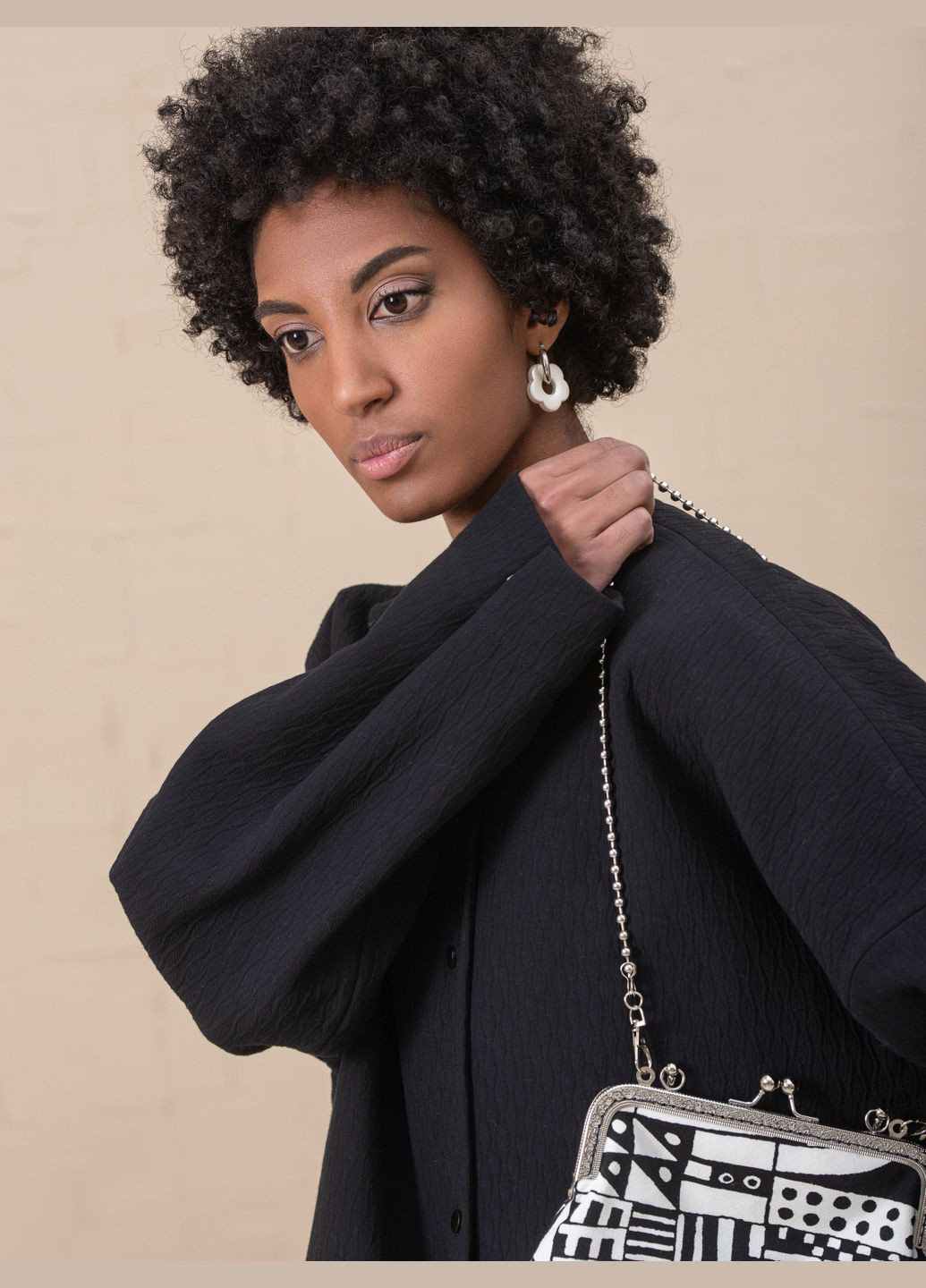 Чорне демісезонне Пальто без коміра оверсайз HankaKohana