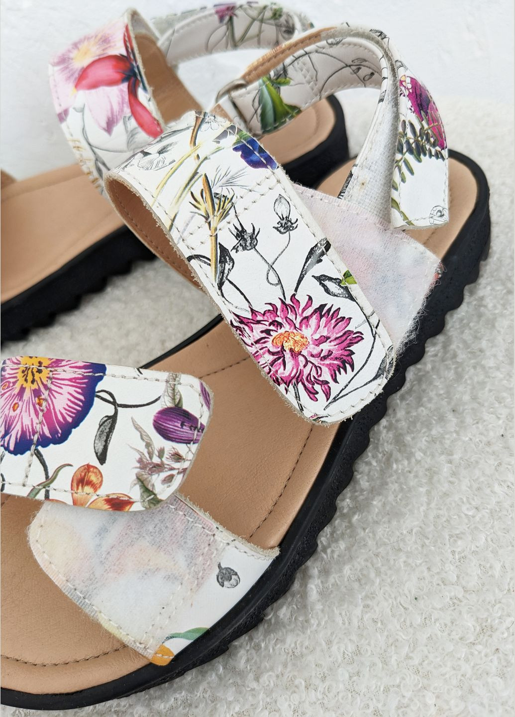 Белые повседневные практичные кожаные босоножки для девочки InFashion