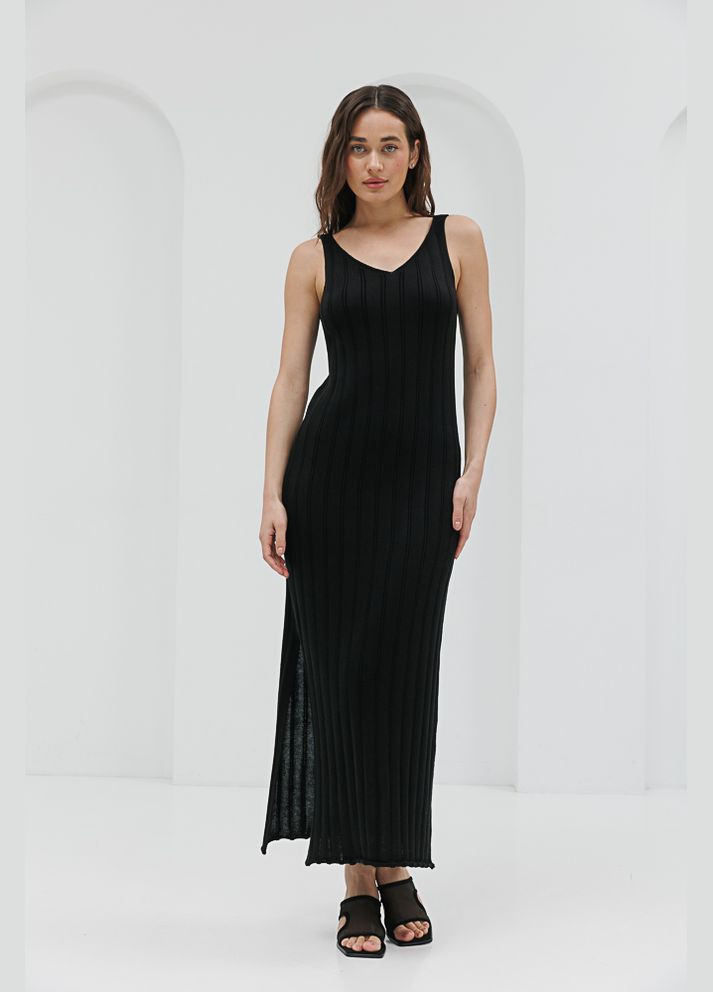 Черное длинное вязаное платье светло-молочное с разрезом сбоку Arjen