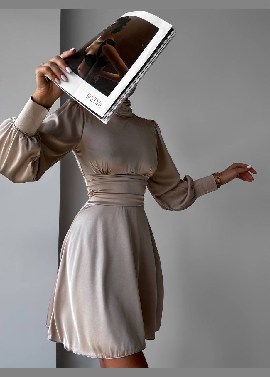 Бежевое коктейльное, вечернее шелковое мини платье с открытой спиной No Brand однотонное