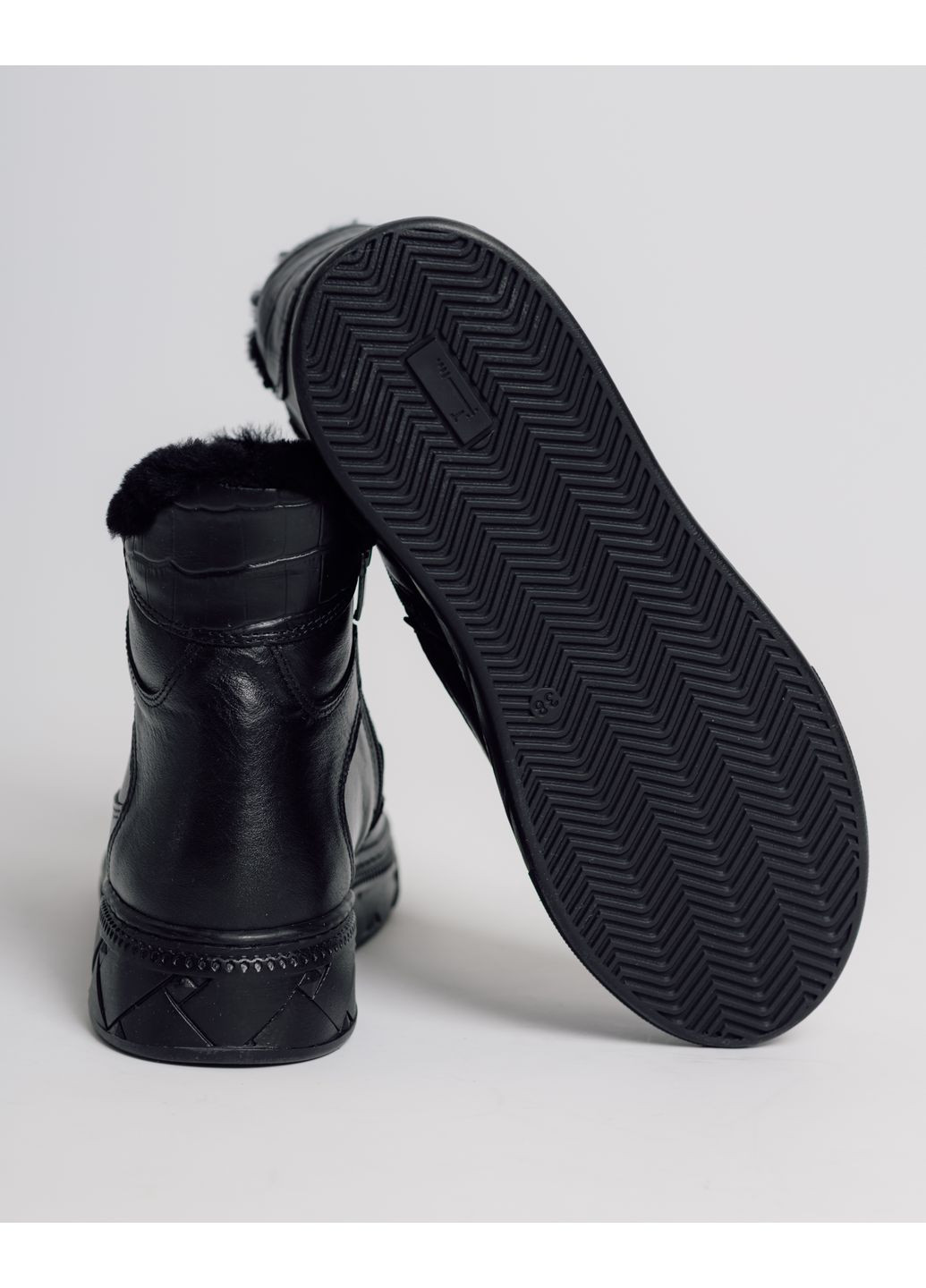 Зимние ботинки зимние с мехом черные кожа Krula