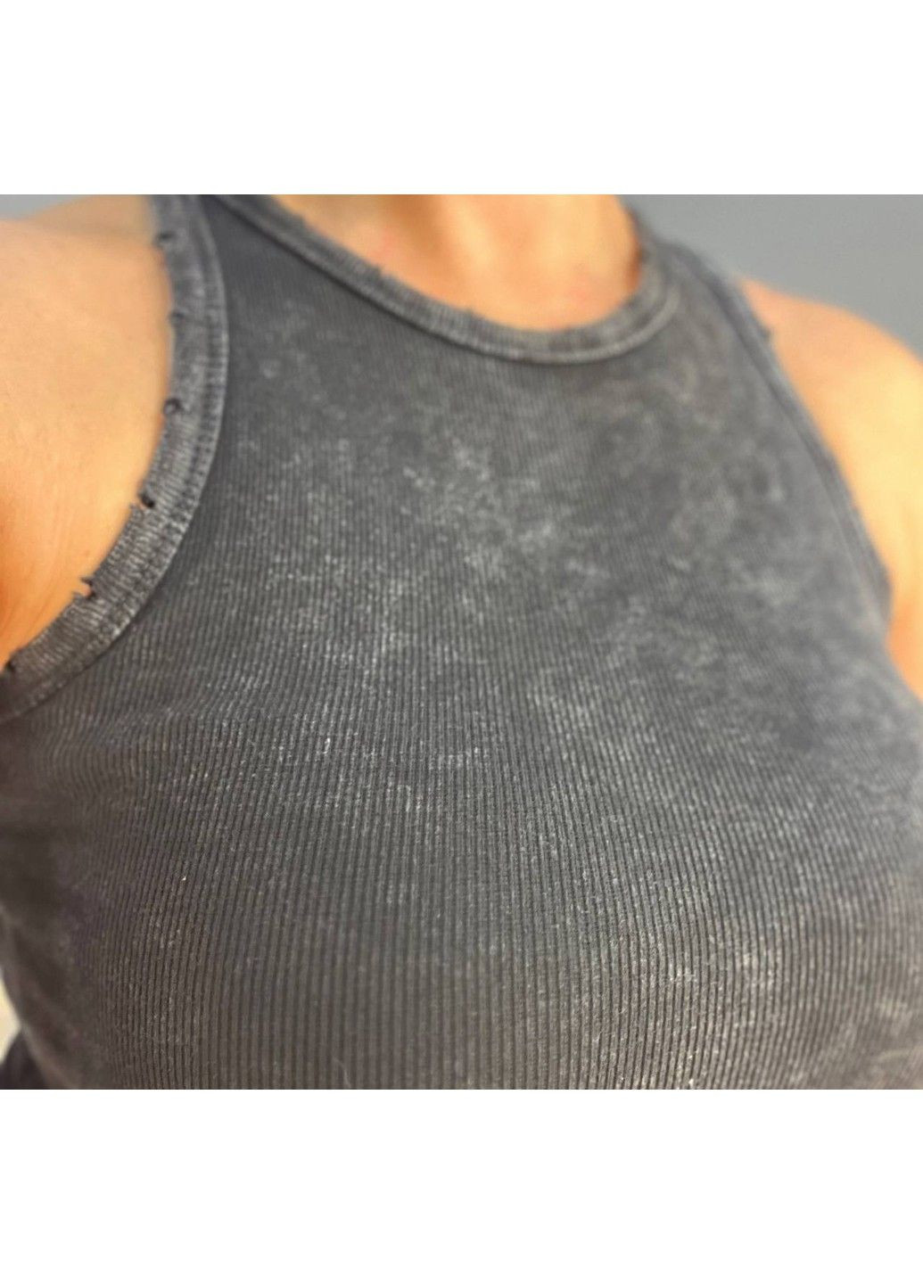 Майка женская YI FANG 501-2733 вареная рубчик порезанные швы No Brand — 304548552