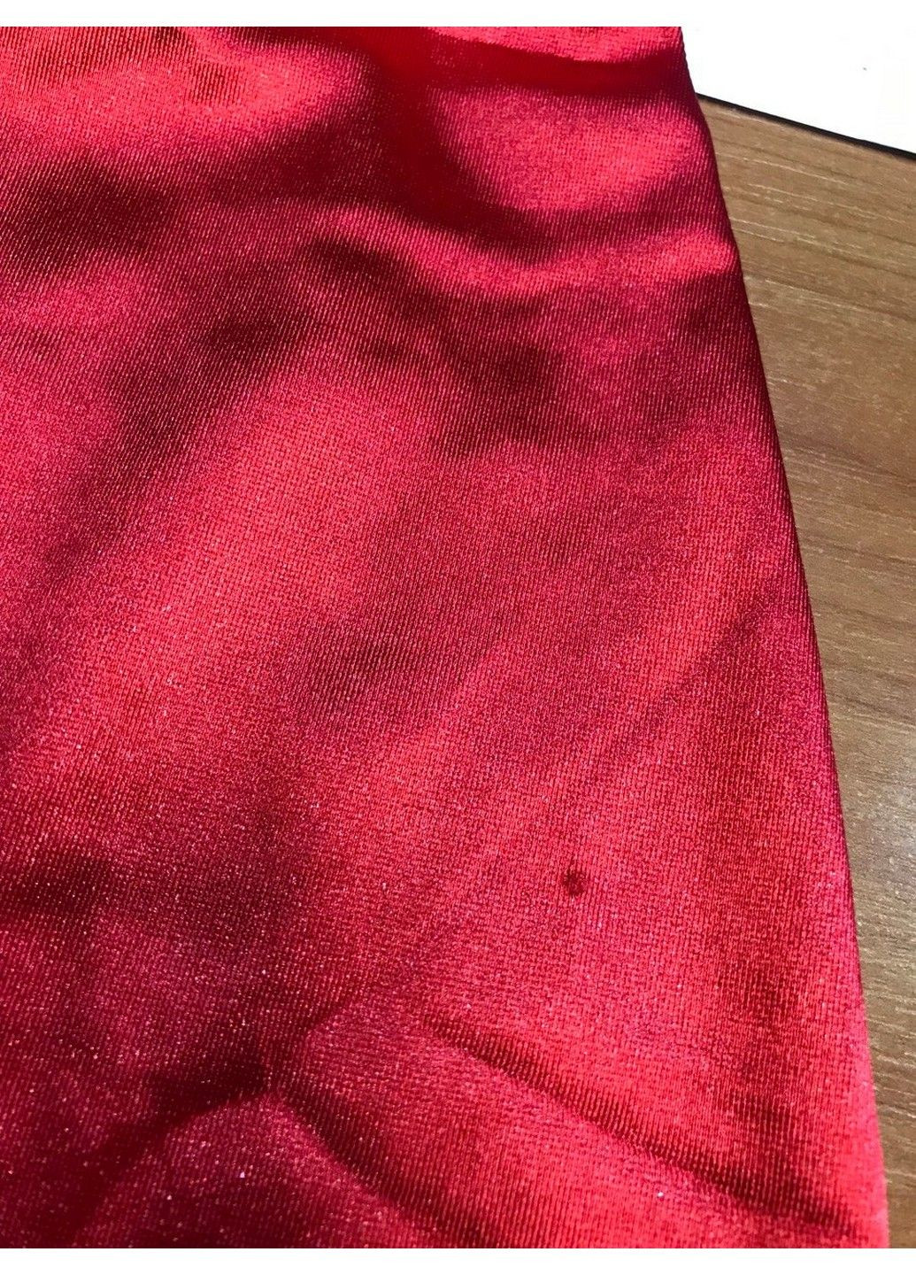 Красное вечернее платье с микро-дефектом H&M однотонное