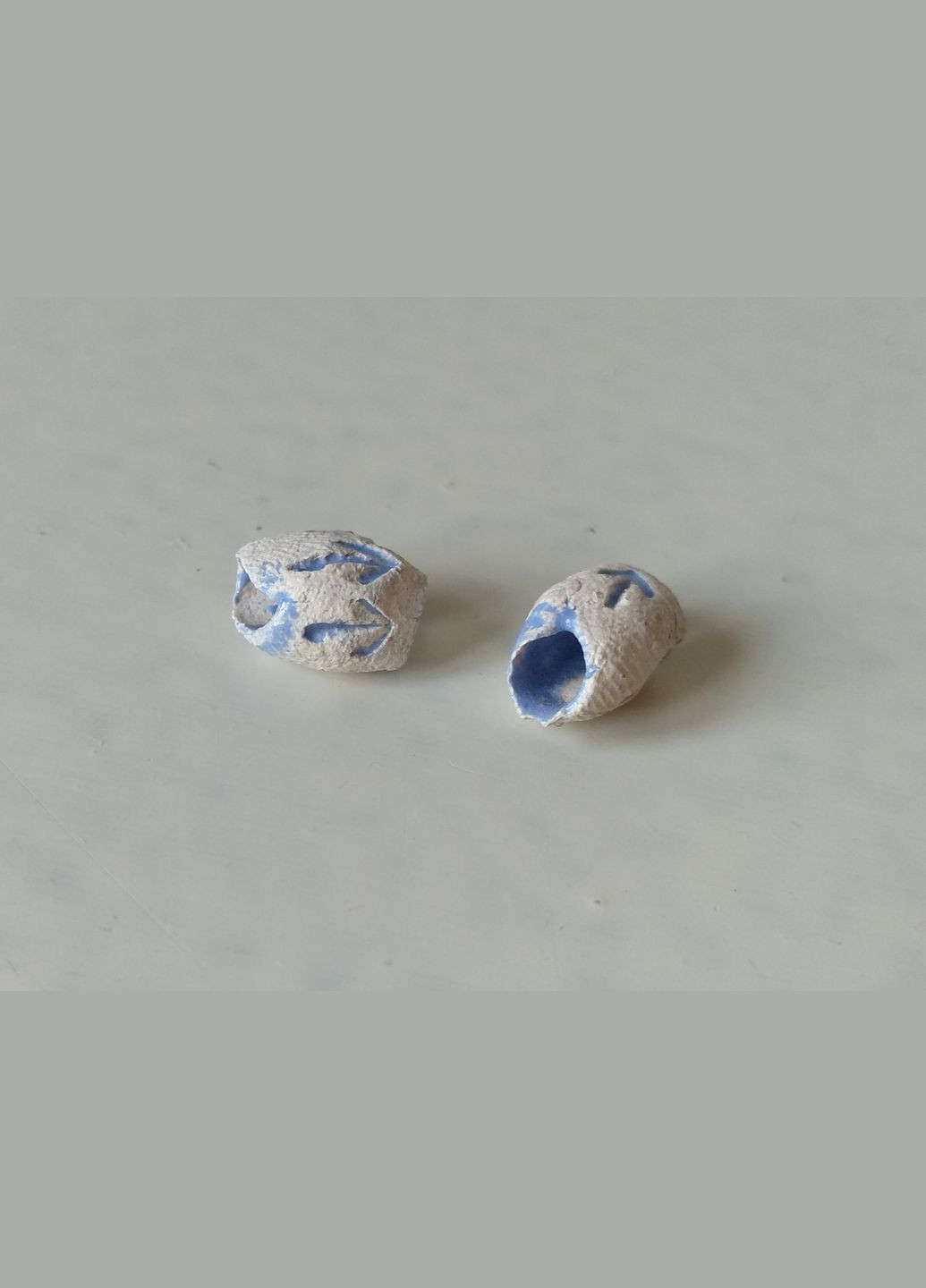 Керамічні намистини ручної роботи "Фантазійні Візерунки №18" (біло-блакитні) 2шт. Коти&Ангели (301533058)