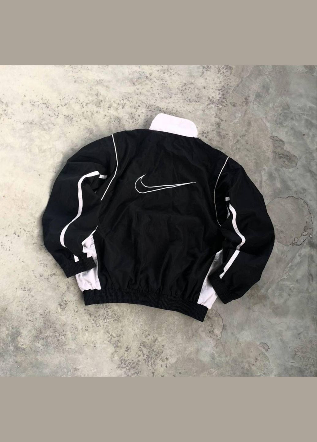 Черная демисезонная ветровка No Brand