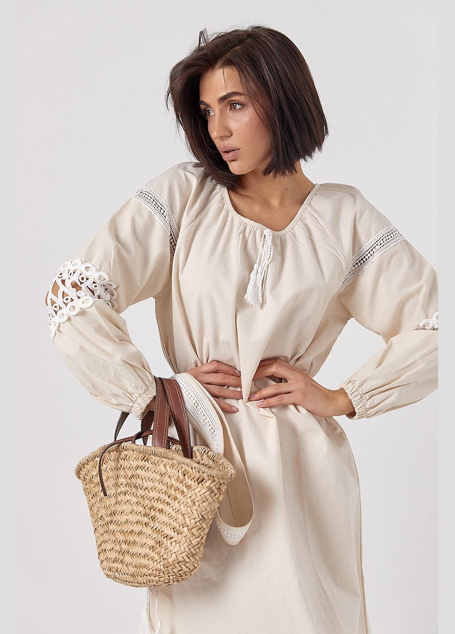 Бежева сукня зі вставками макраме на поясі та рукавах Lurex