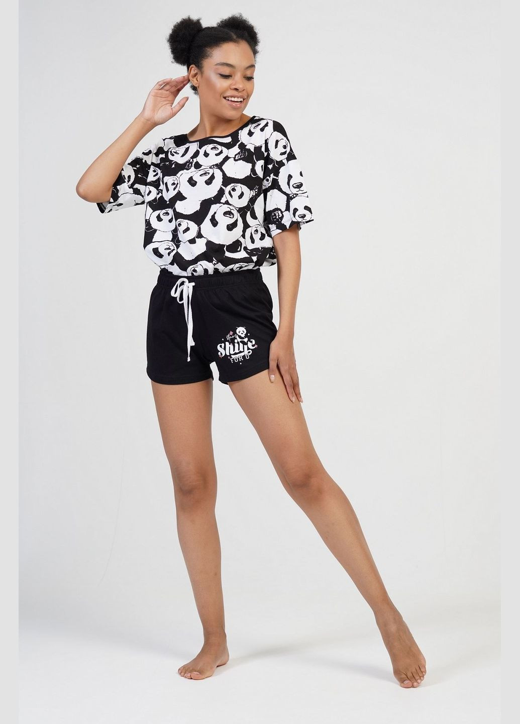 Черная всесезон пижама женская ( футболка, шорты) футболка + шорты Vienetta