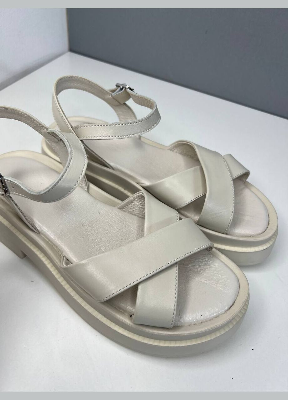 Бежевые женские босоножки Україна