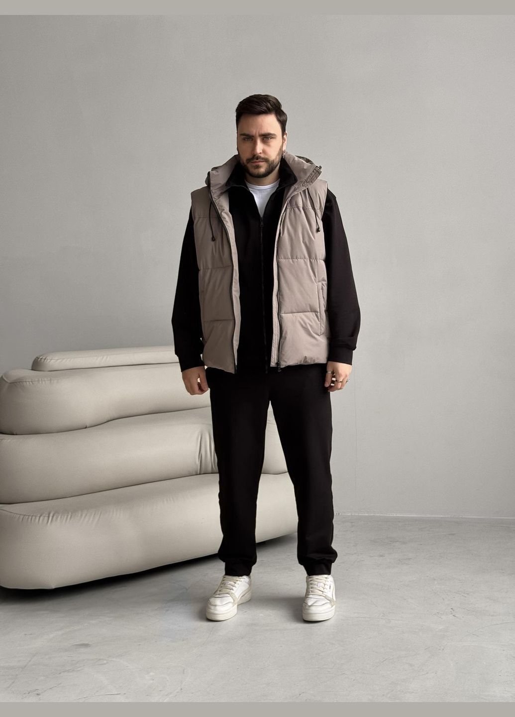 Комплект жилетка сірий беж + костюм без капюшону чорний No Brand (327141877)