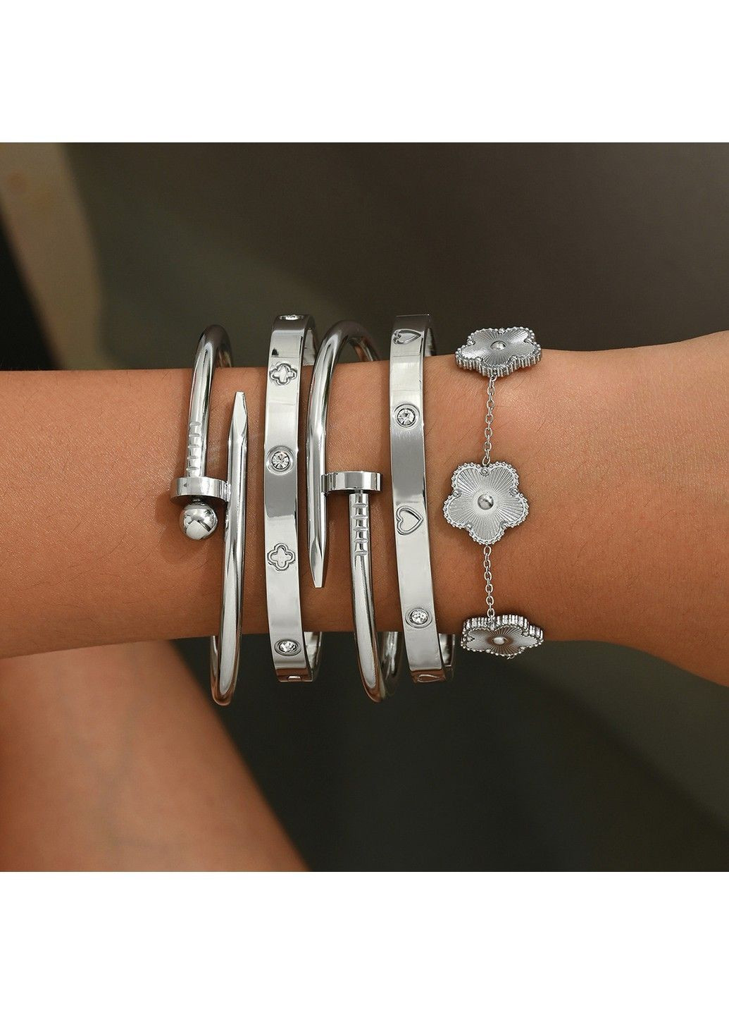 Браслет жіночий із медичної сталі сріблястий з клевером No Brand (368713805)