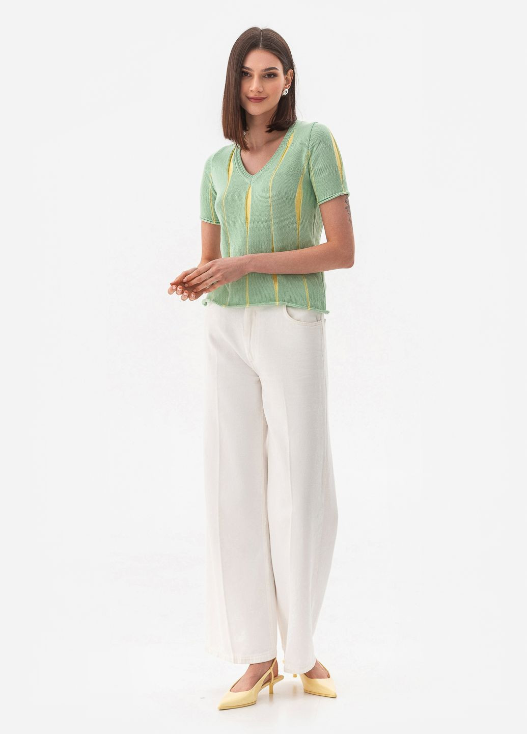 Фісташковий тонкий жіночий джемпер з вертикальним кольоровим візерунком. SVTR