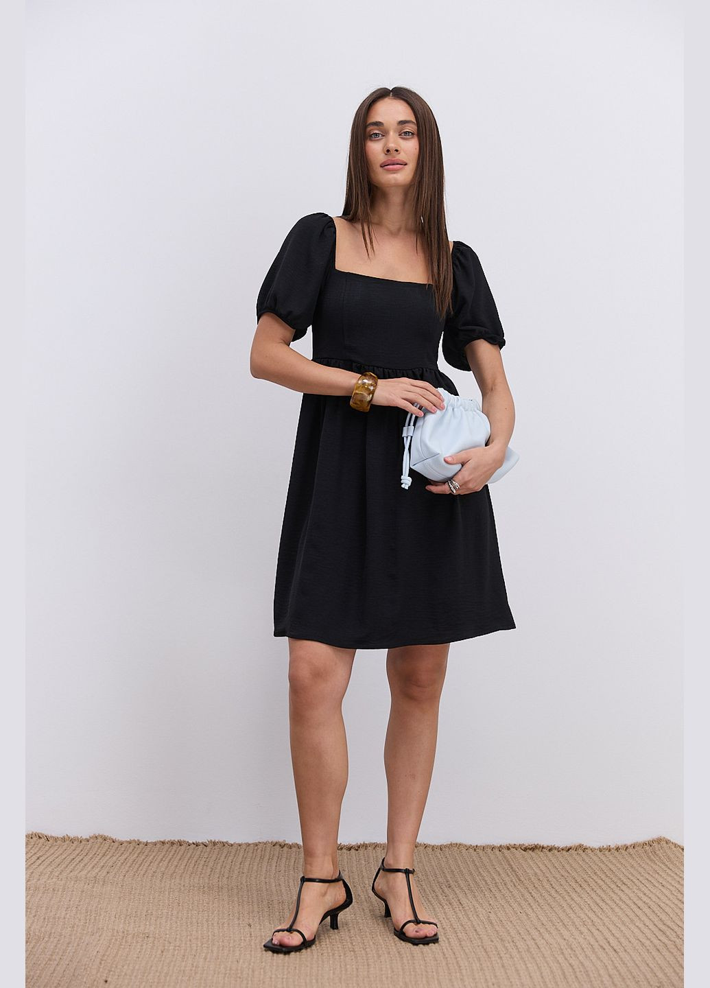 Чорна коротка літня сукня кольору хакі з відкритими плечима Arjen