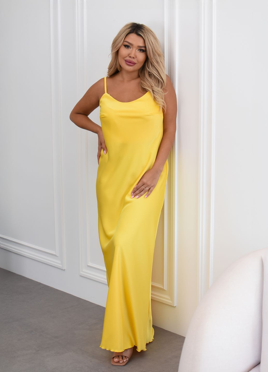 Желтое праздничный, коктейльное, вечернее платье-комбинация макси из атласа с открытой спиной платье-комбинация, с открытыми плечами, с открытой спиной No Brand однотонное