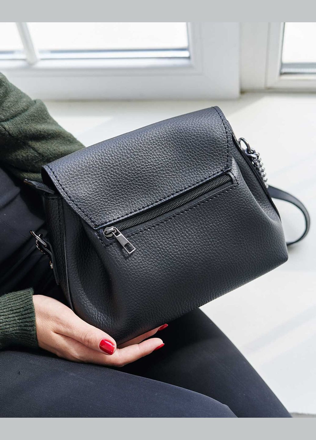 Женская молодежная сумка Софи из кожзама с цепочкой среднего размера (sumka-zhnocha-sof) WeLassie (342199701)