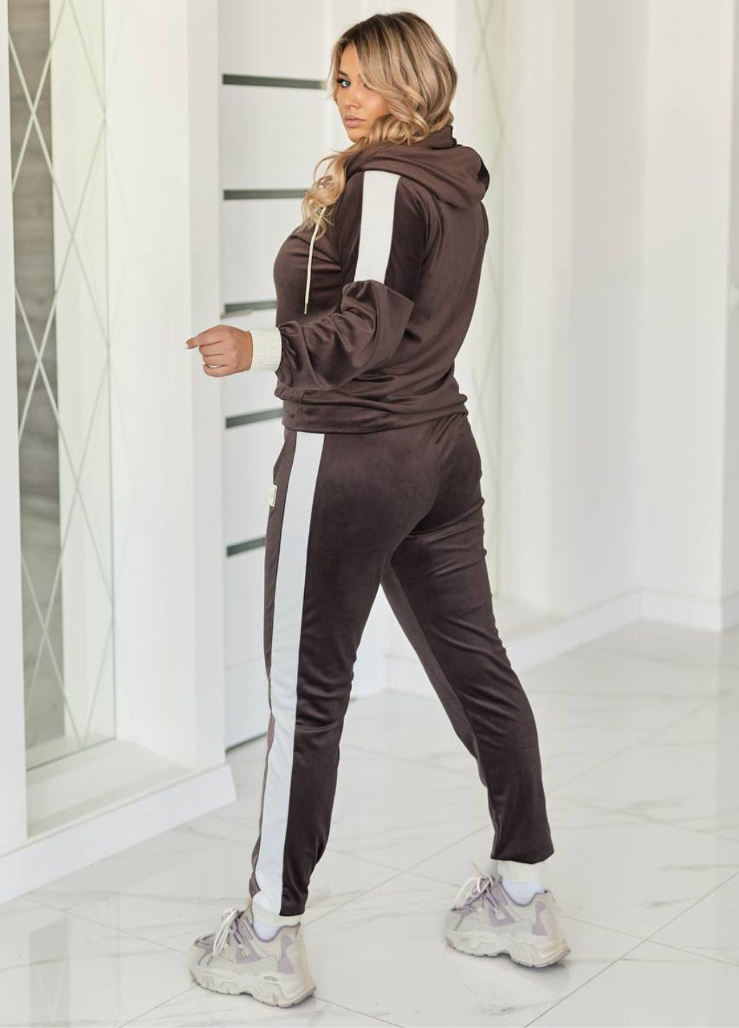 Вишуканий велюровий повсякденний демісезонний костюм двійка з лампасами: кофта на блискавці з капюшоном + штани Tik-Tak (360899240)