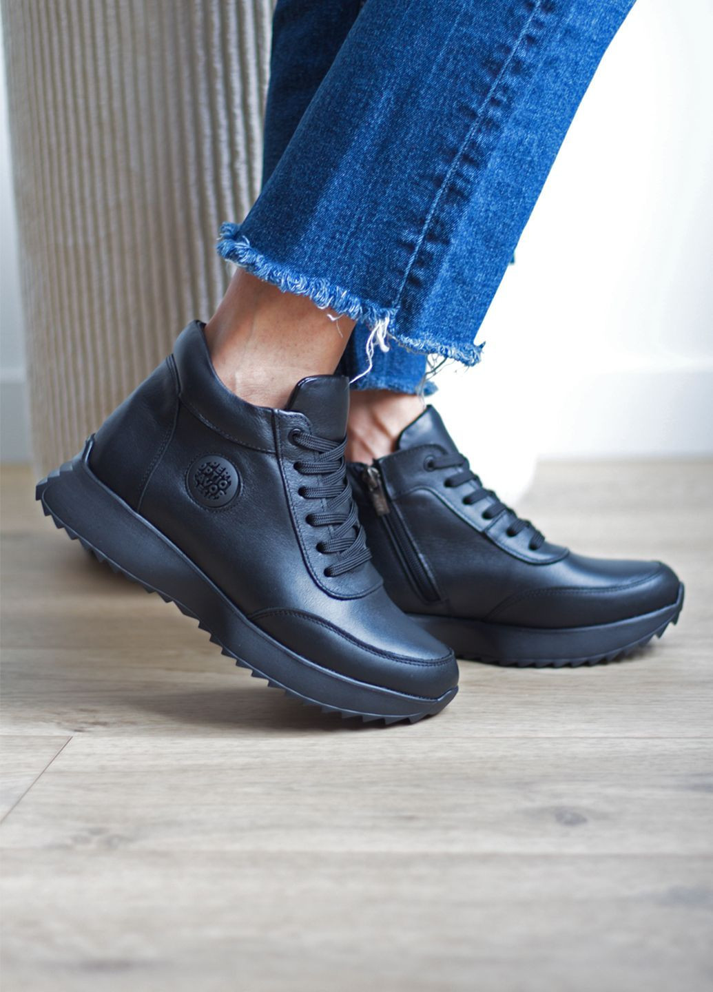 Кроссовки женские осенние из натуральной кожи No Brand 3802/1 чёрные демисезоны (366817372)