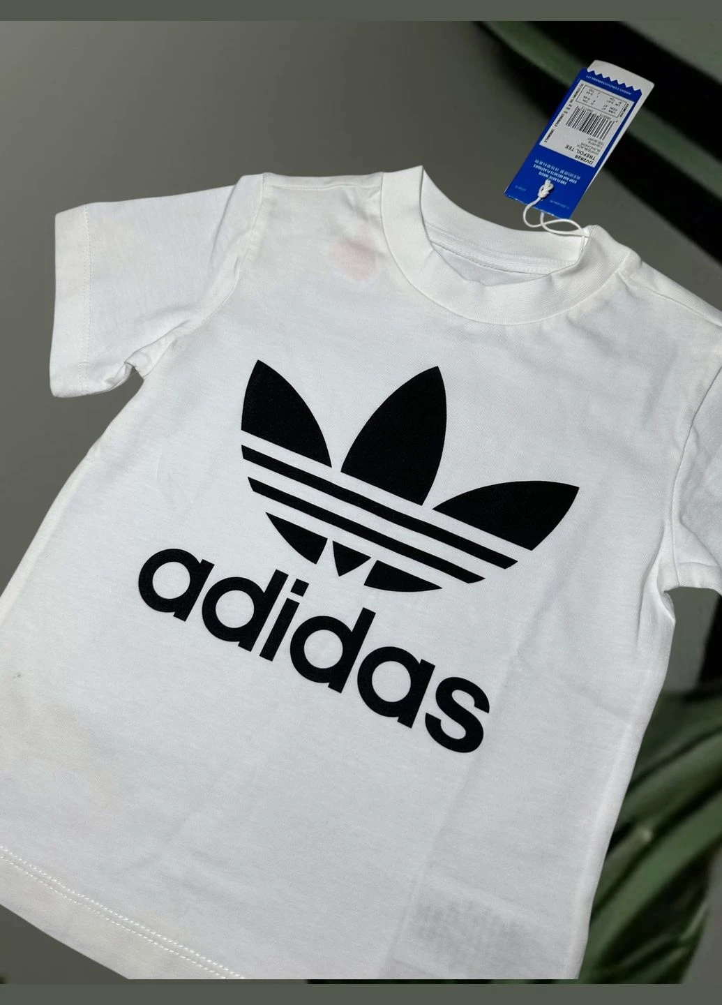 Белая футболка adidas