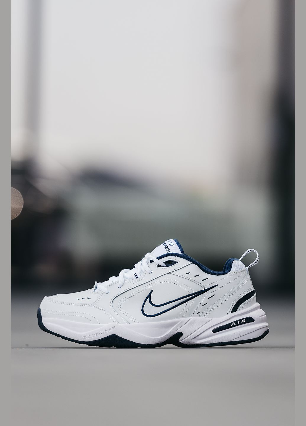Білі Осінні кросівки чоловічі Nike Air Monarch IV