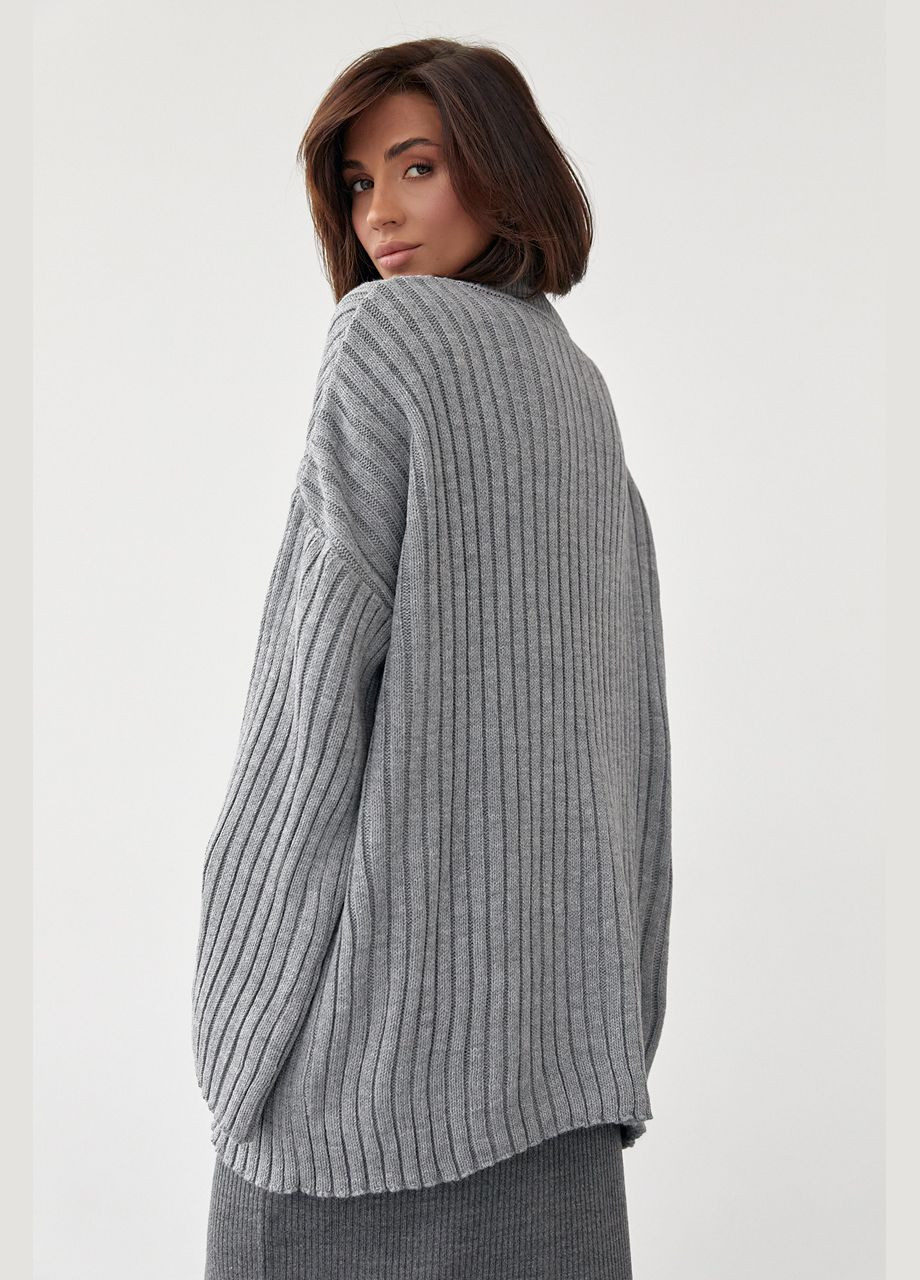 Серый зимний женский вязаный свитер oversize в рубчик 231124 Lurex