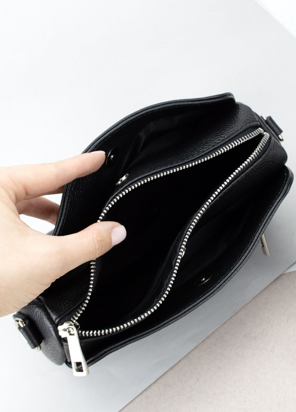 Сумка жіноча шкіряна кросободі на 3 відділення 02909 чорна Virginia Conti (300149069)