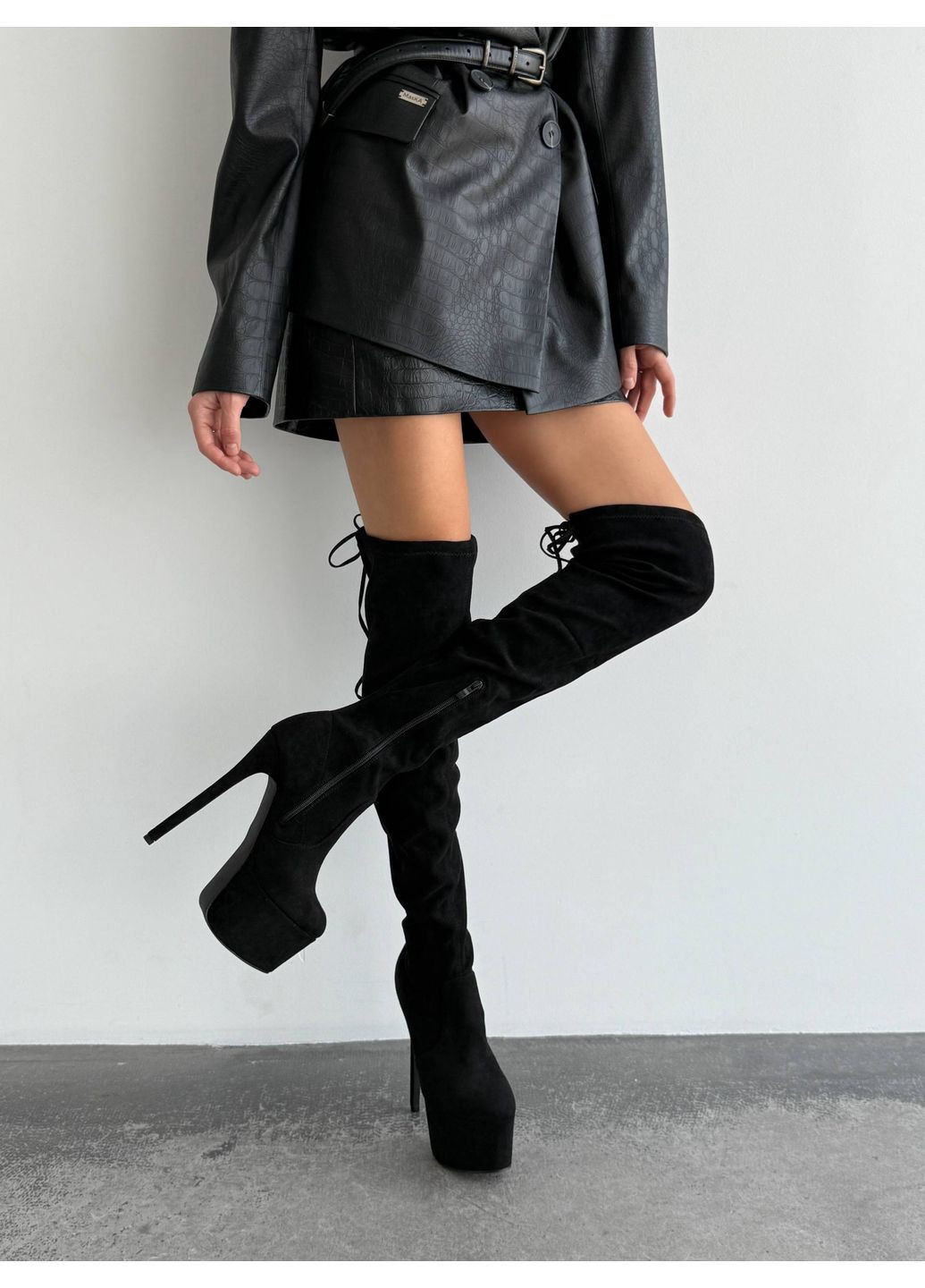 Черные осенние демисезонные ботфорты Helen