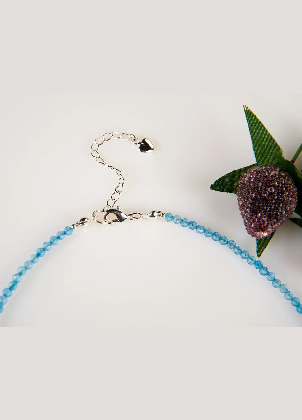 Чокер натуральний камінь блакитний Апатит гранована кулька, фур-ра гіп-ний сплав колір срібло d-3мм+- L-37-42см No Brand апатит латунь, натуральний камінь, медичний сплав срібло (331146029)