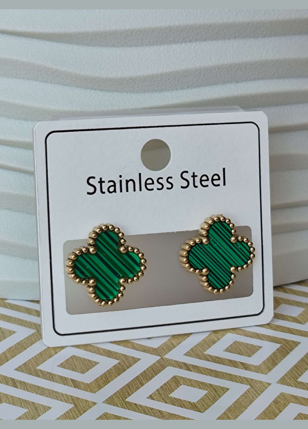 Цвяшки медична сталь під золото Конюшина Клевер зелена емаль сережки гвоздики тренд Stainless Steel (336517409)