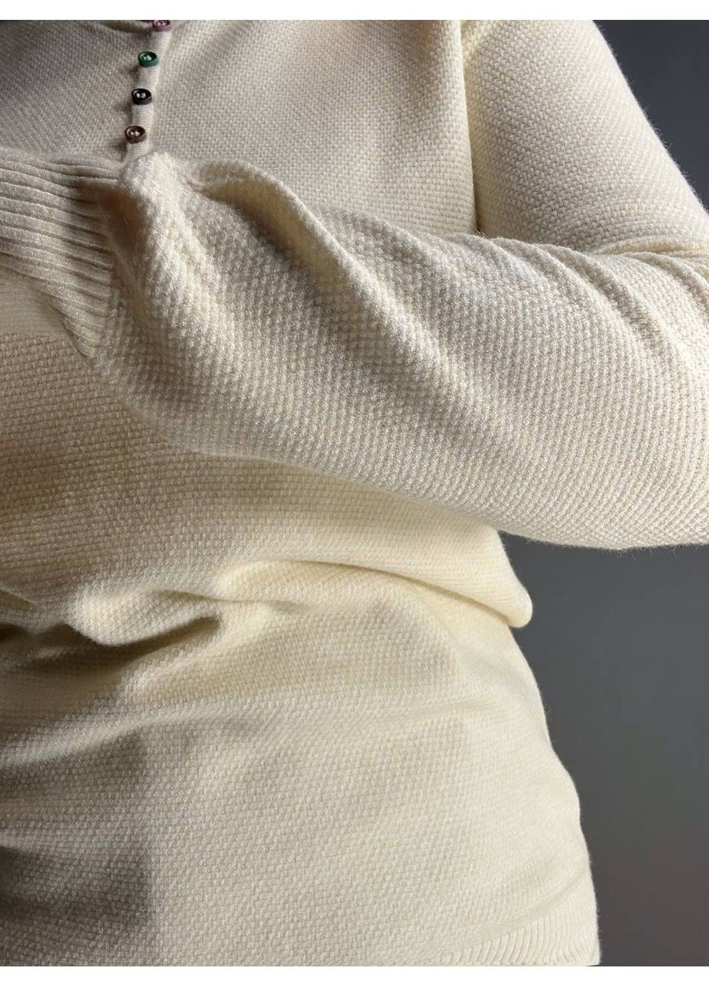 Молочний демісезонний светр жіночий a-n 02493 букле з ґудзиками тонкий і теплий базовий No Brand