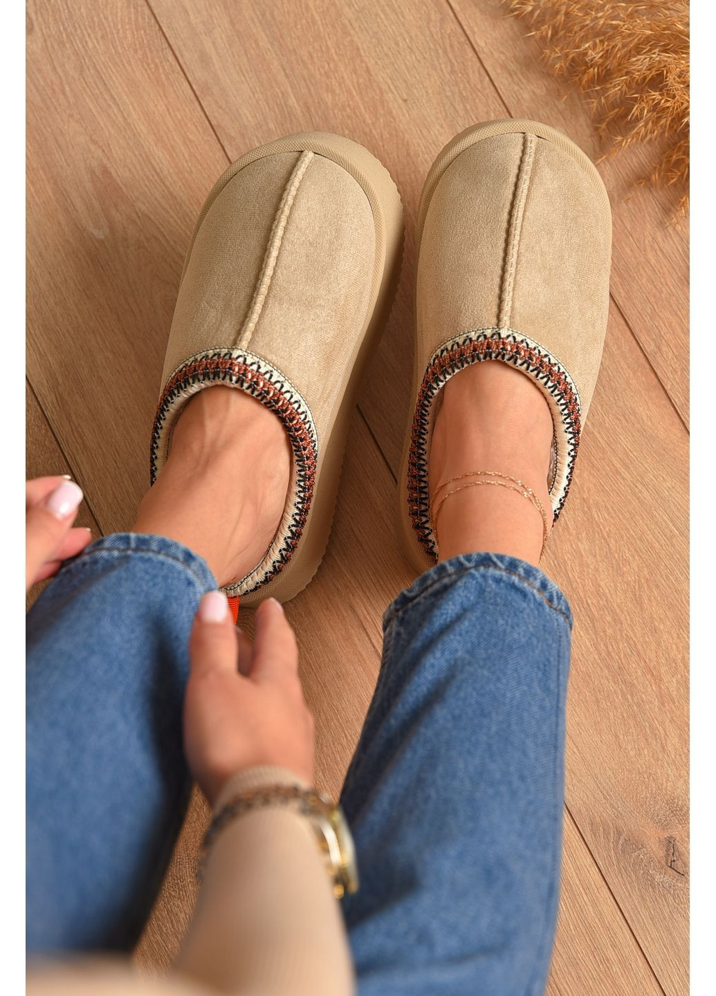 Молочные домашние тапочки женские на меху молочного цвета Let's Shop