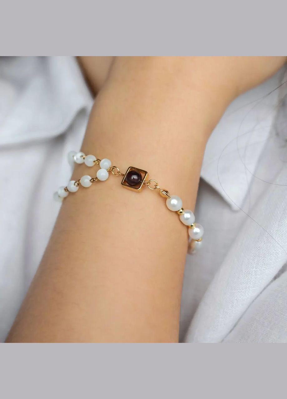 Браслет натуральный камень Перламутр+Жемчуг+бусина Гранат, фур-ра гип-ный сплав d-6х4мм+- L-18,5-23,5см No Brand браслет (303359758)